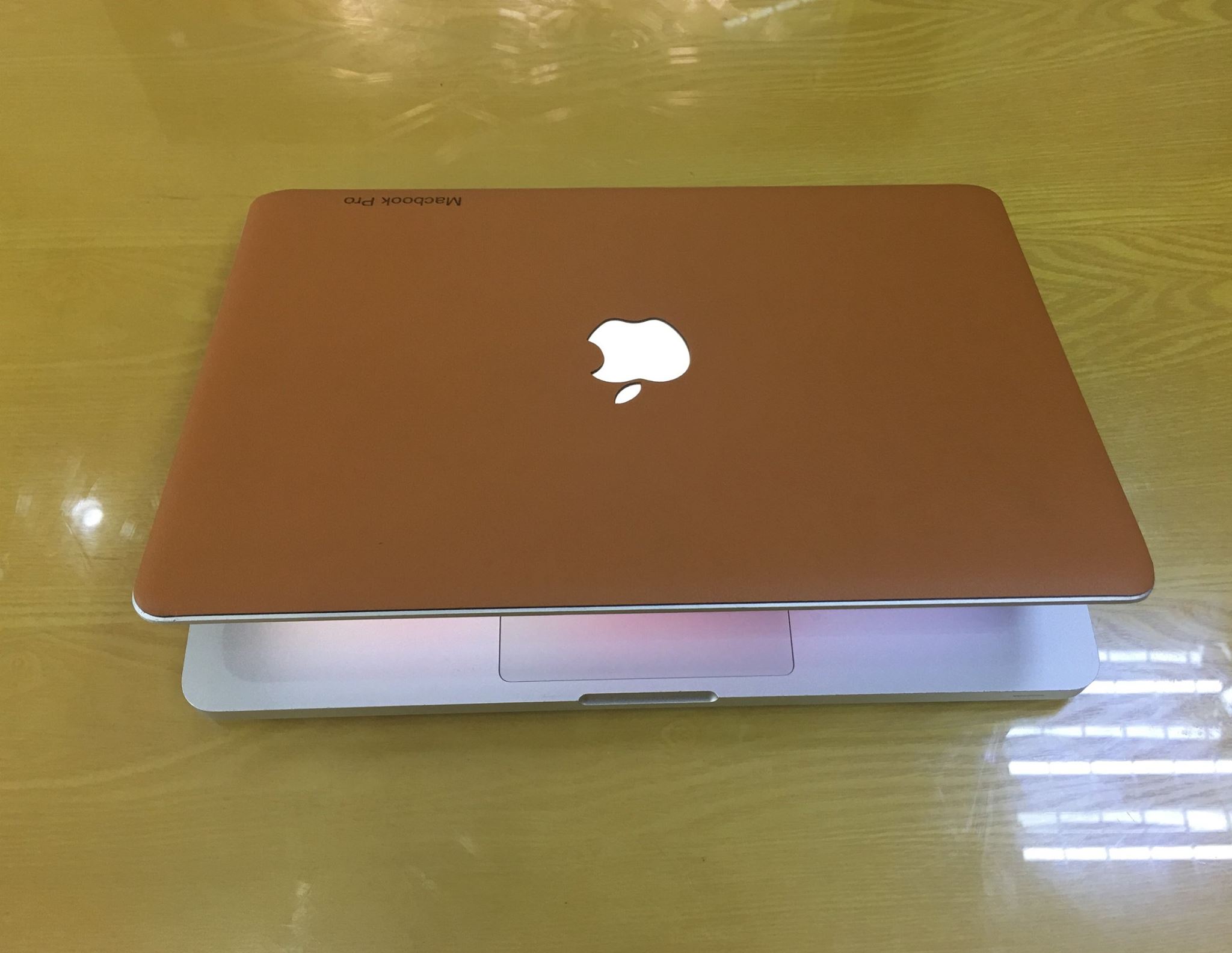 Macbook Pro MC700 phiên bản bọc da bò